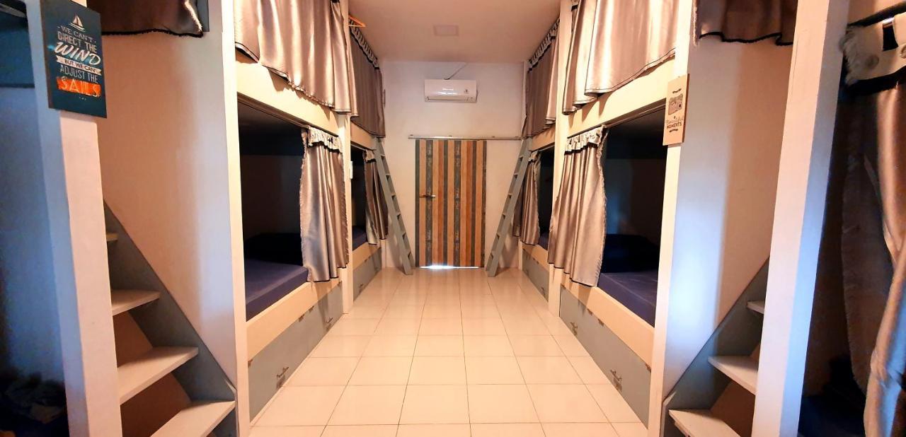 Tiny Room Hostel Toyapakeh Exterior photo